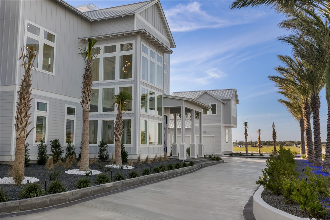 305 Estes Dr