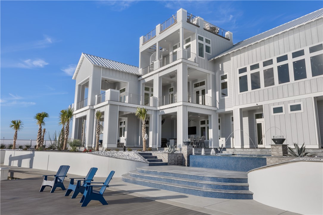 305 Estes Dr