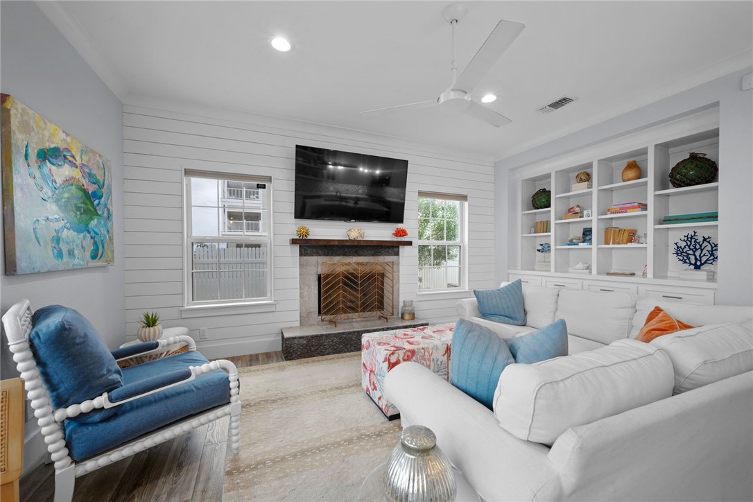 627 S Water St 101
