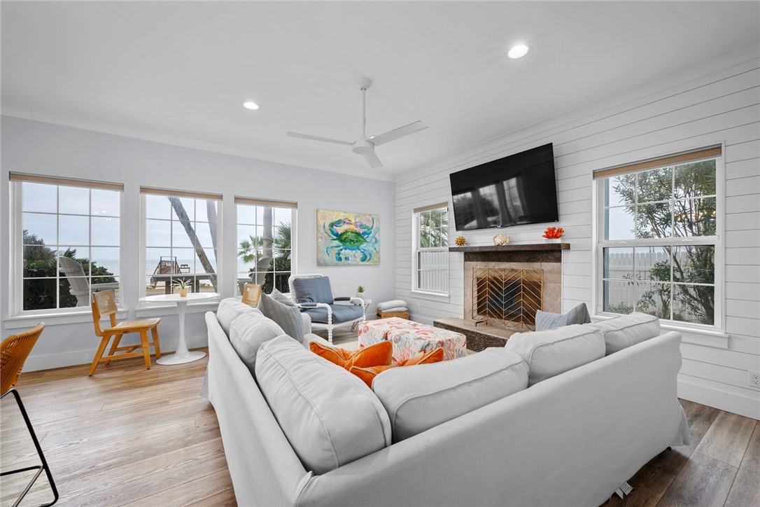 627 S Water St 101