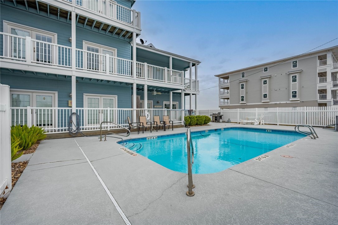 627 S Water St 101