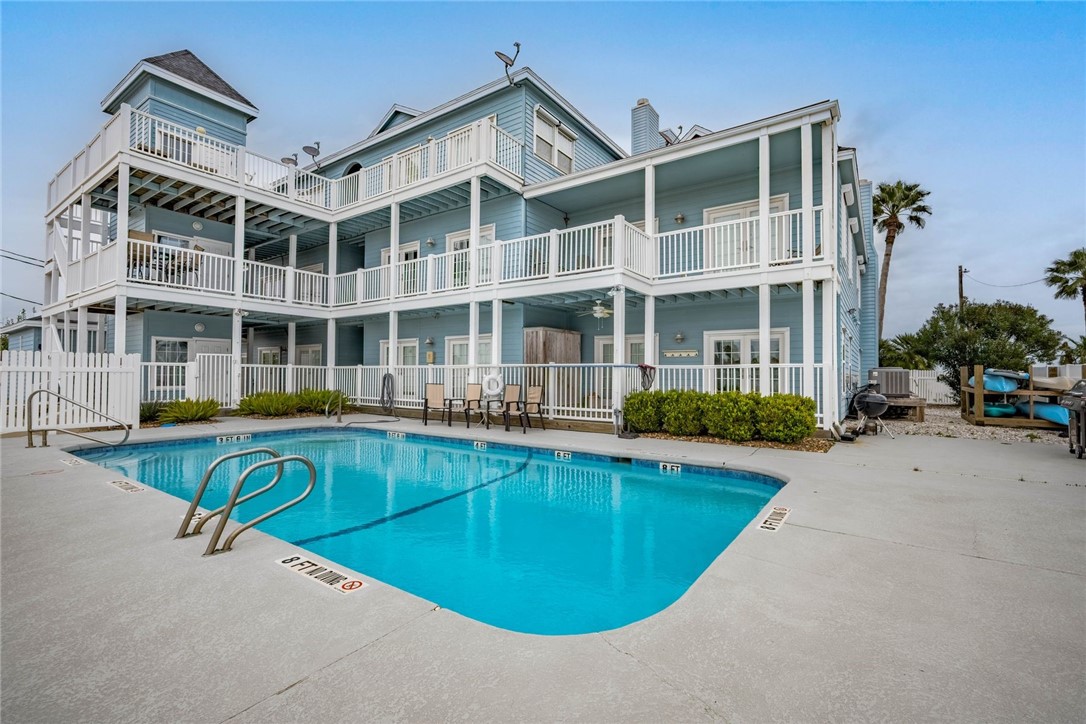 627 S Water St 101