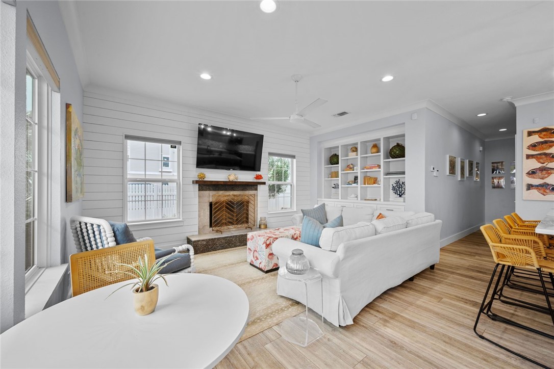 627 S Water St 101
