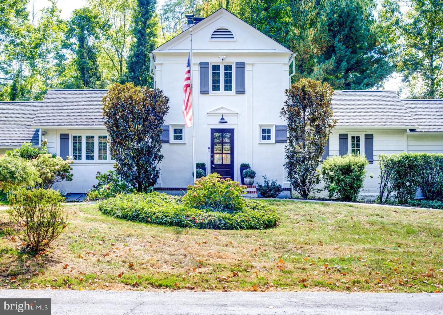 808 Castlefinn Ln