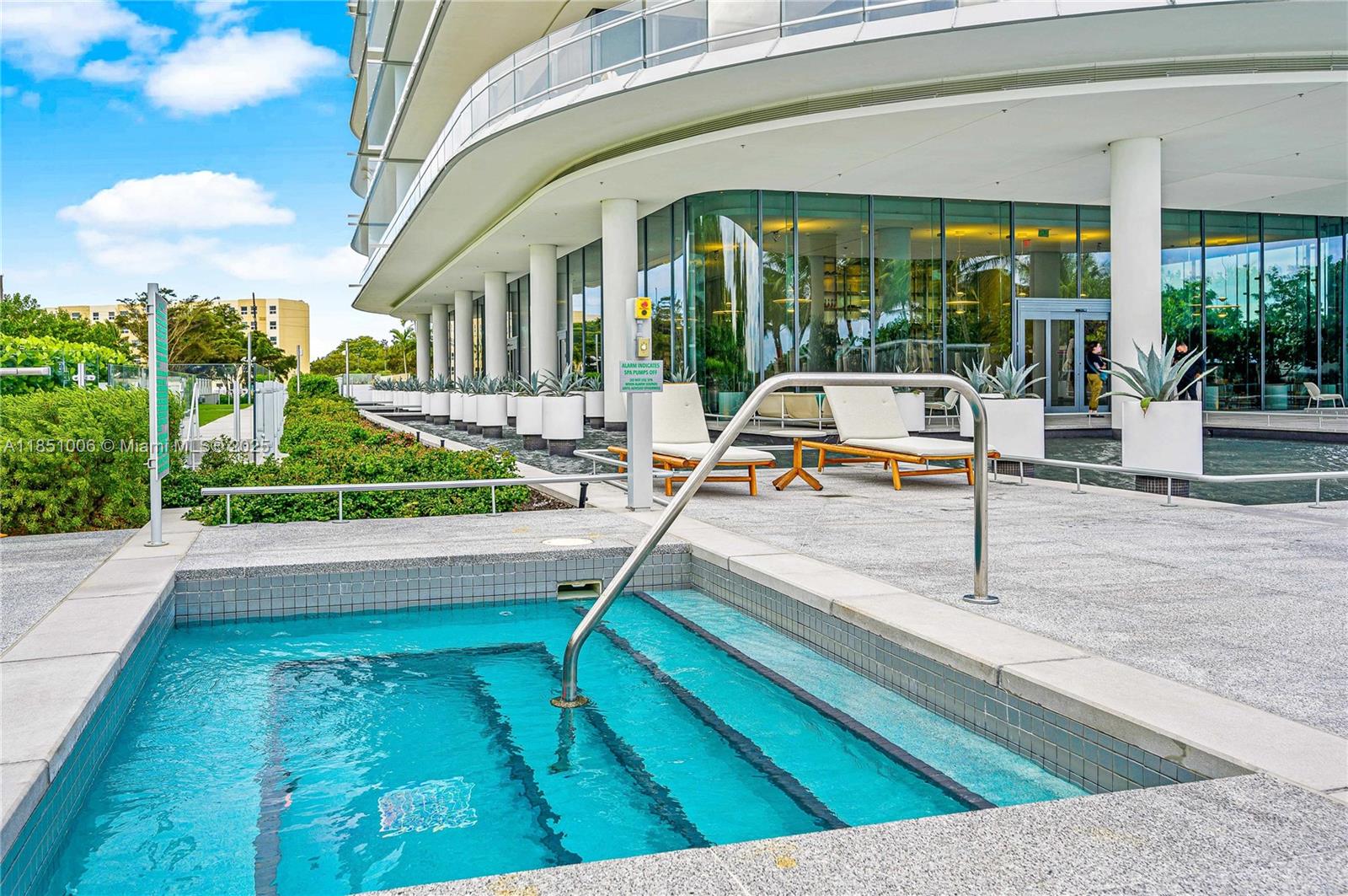 8701 Collins Ave # 1003