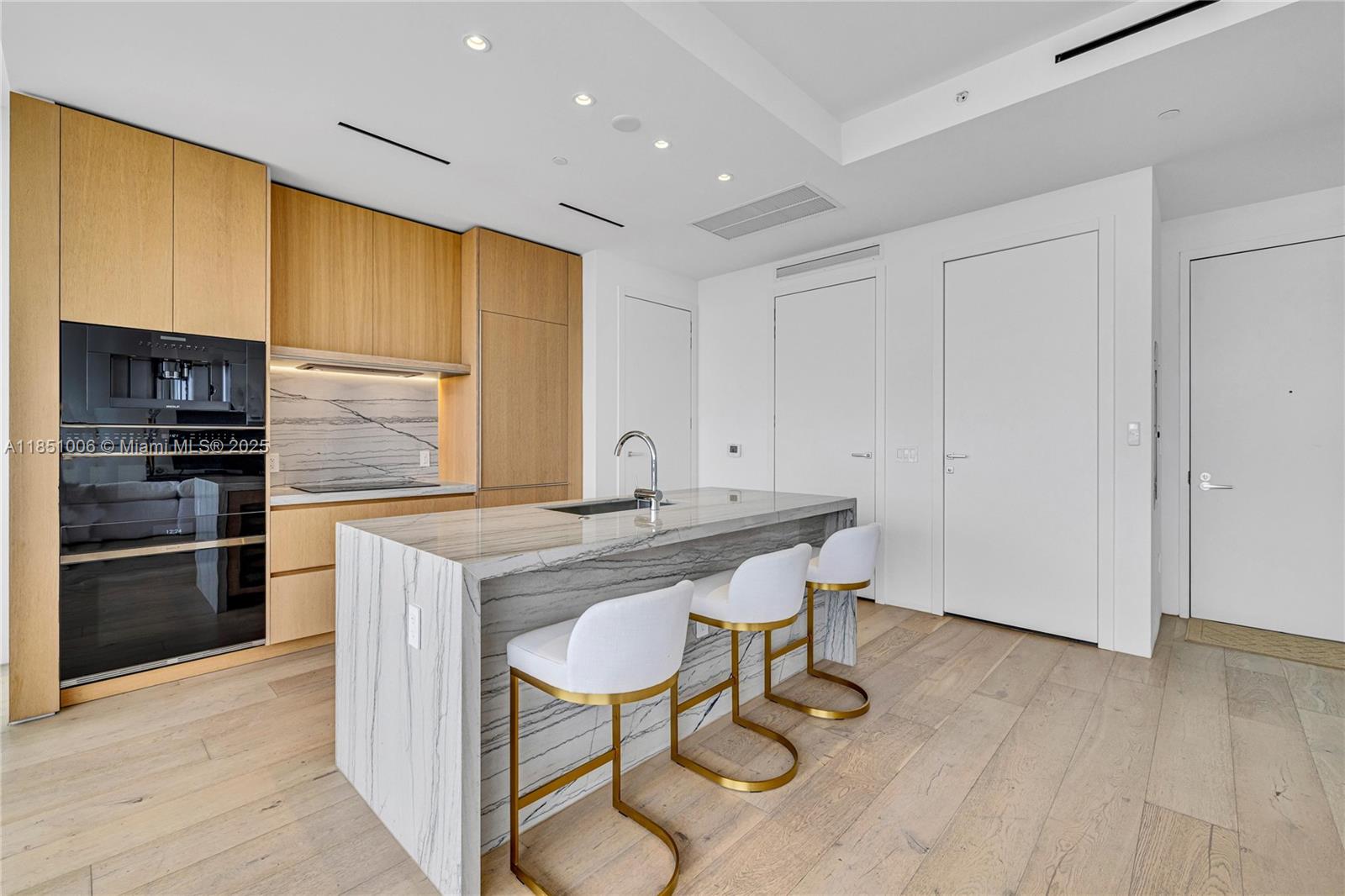 8701 Collins Ave # 1003