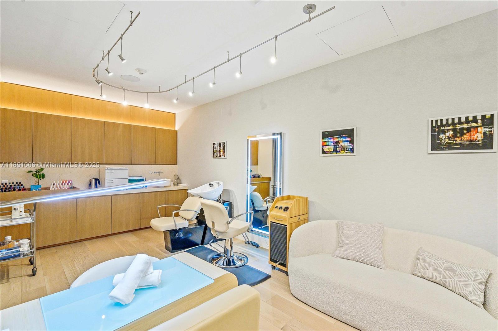 8701 Collins Ave # 1003