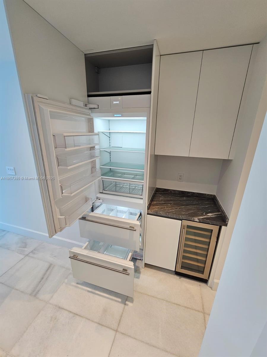 700 NE 26 # 1504