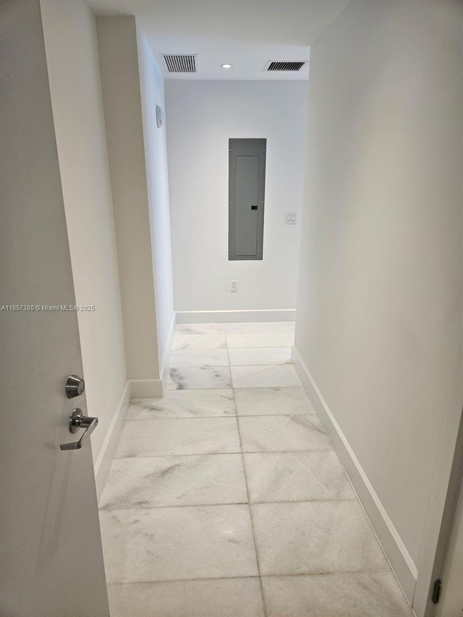 700 NE 26 # 1504