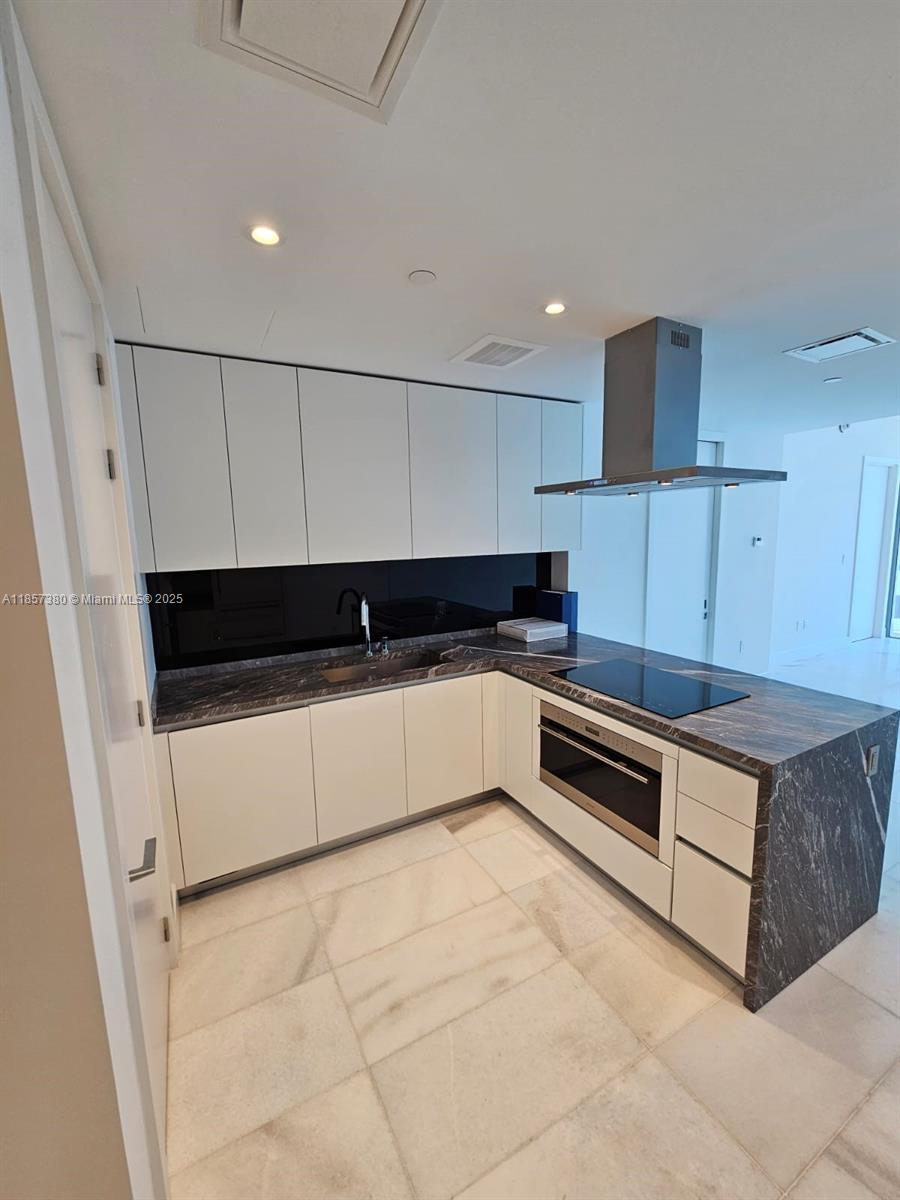 700 NE 26 # 1504