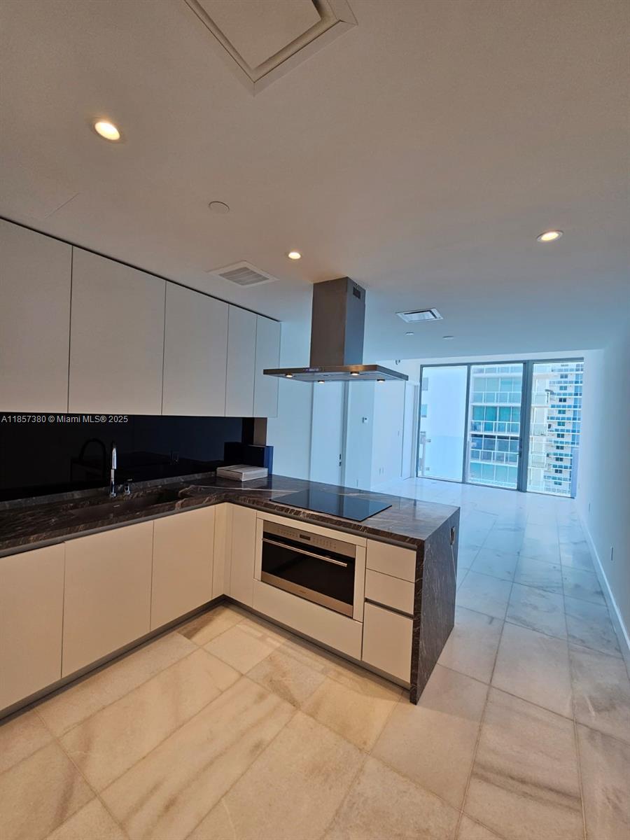 700 NE 26 # 1504