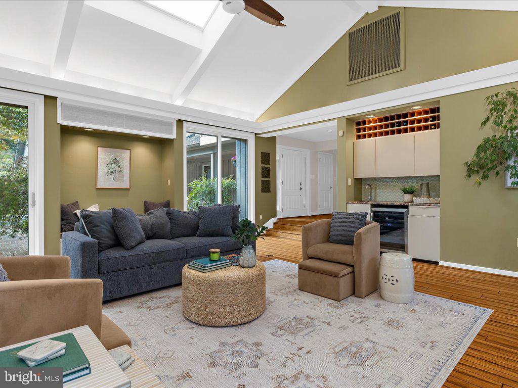 686 MERRIMAC COURT