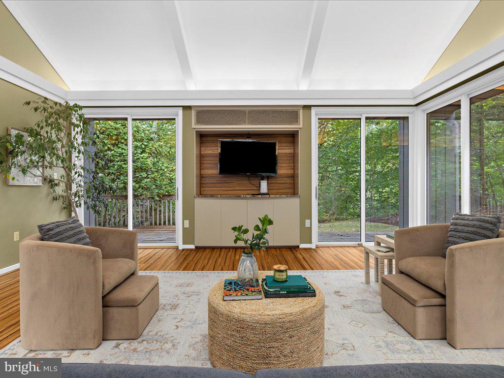 686 MERRIMAC COURT
