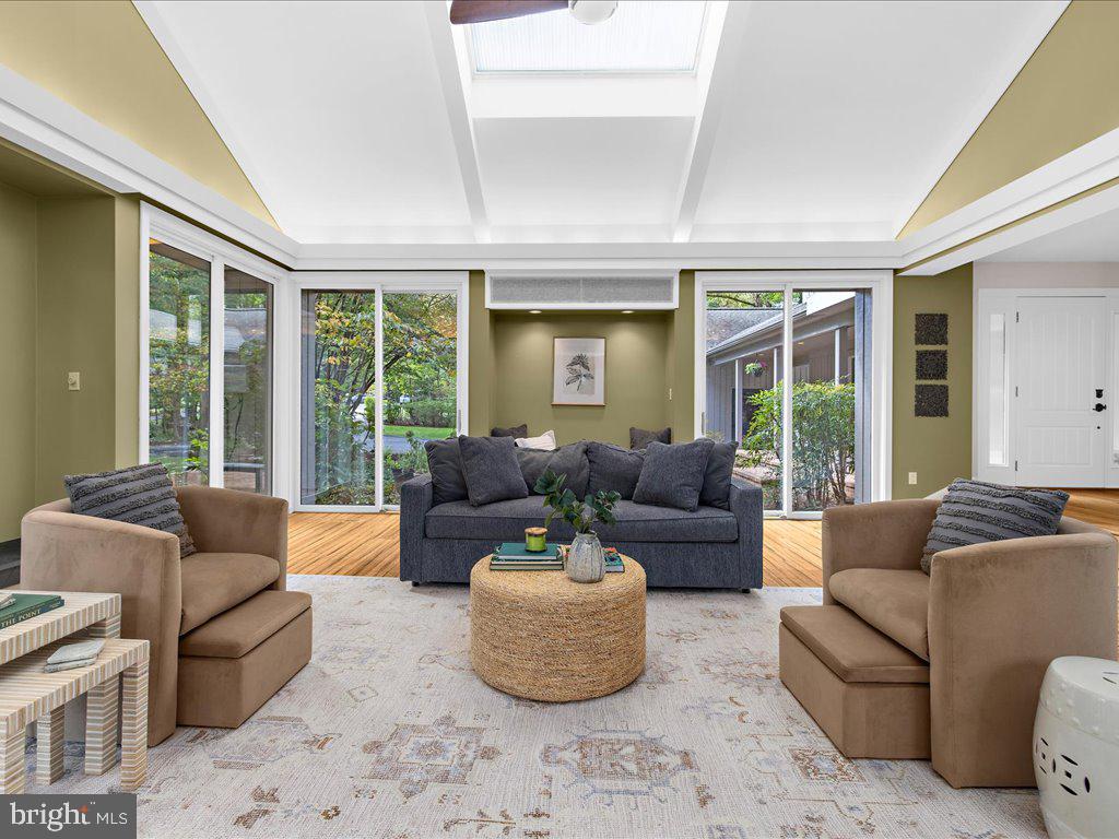 686 MERRIMAC COURT
