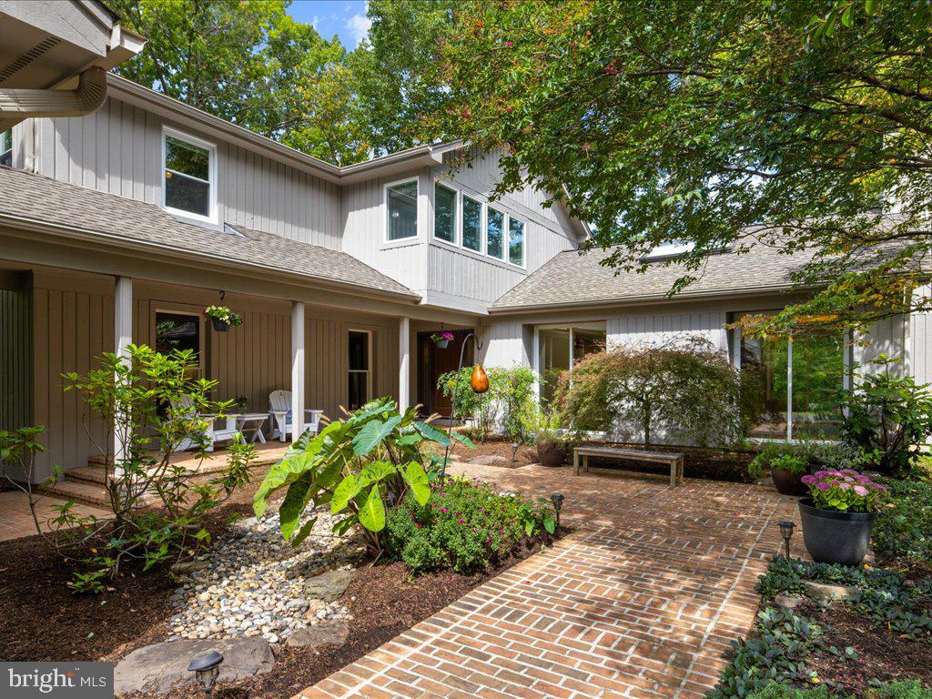 686 MERRIMAC COURT