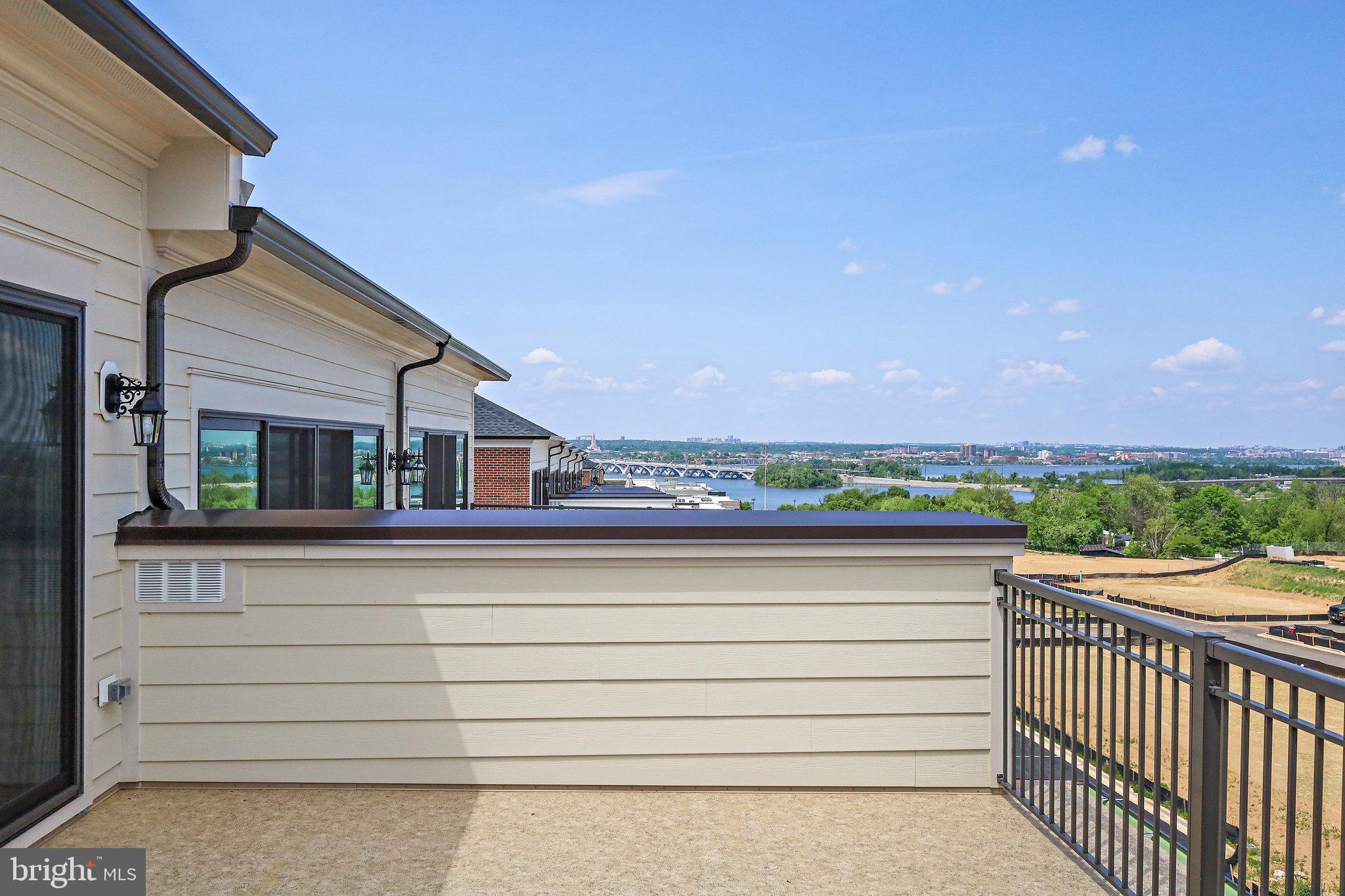 616 HALSEY WAY