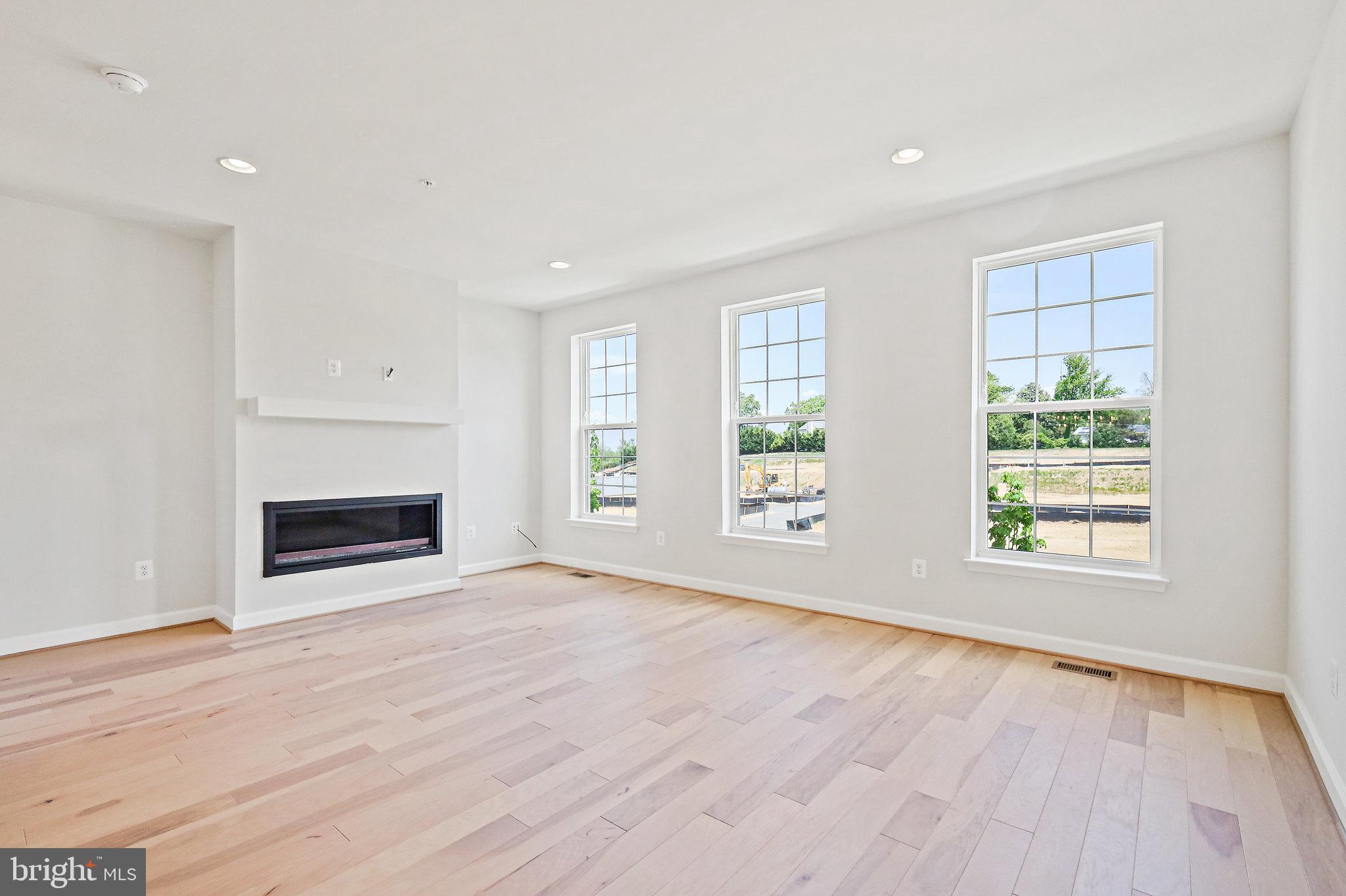 616 HALSEY WAY