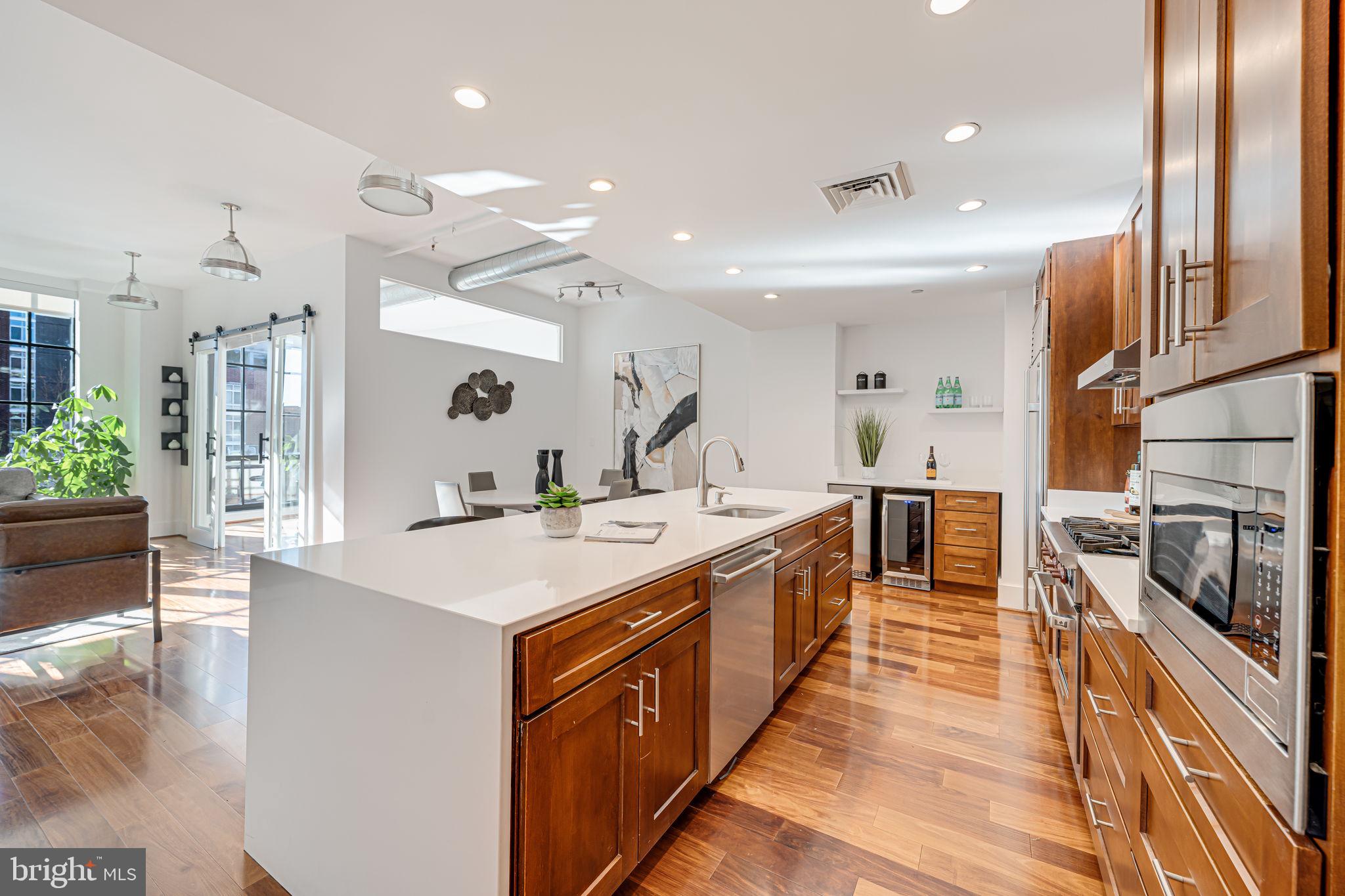 1615 N QUEEN STREET M306