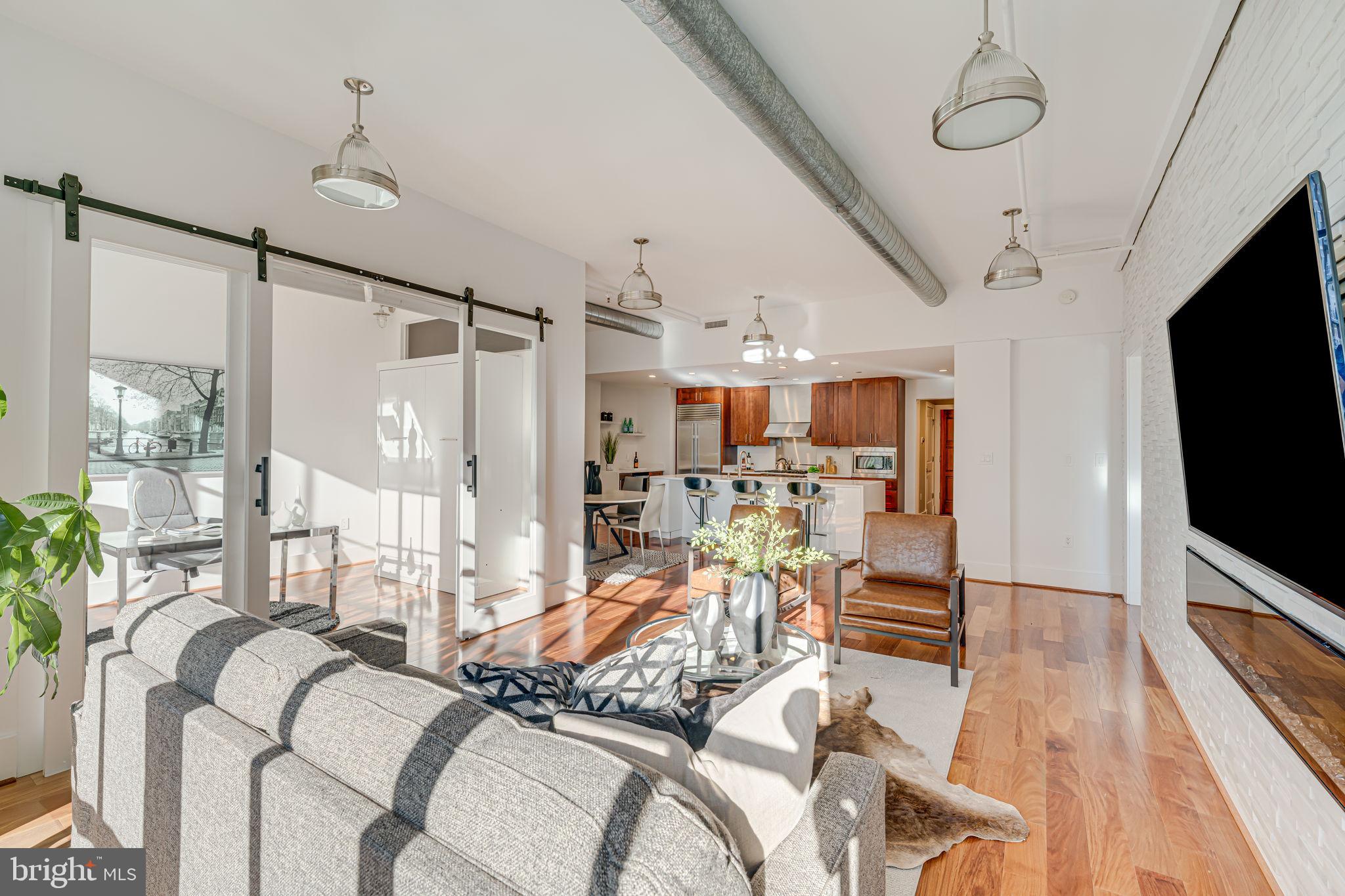 1615 N QUEEN STREET M306