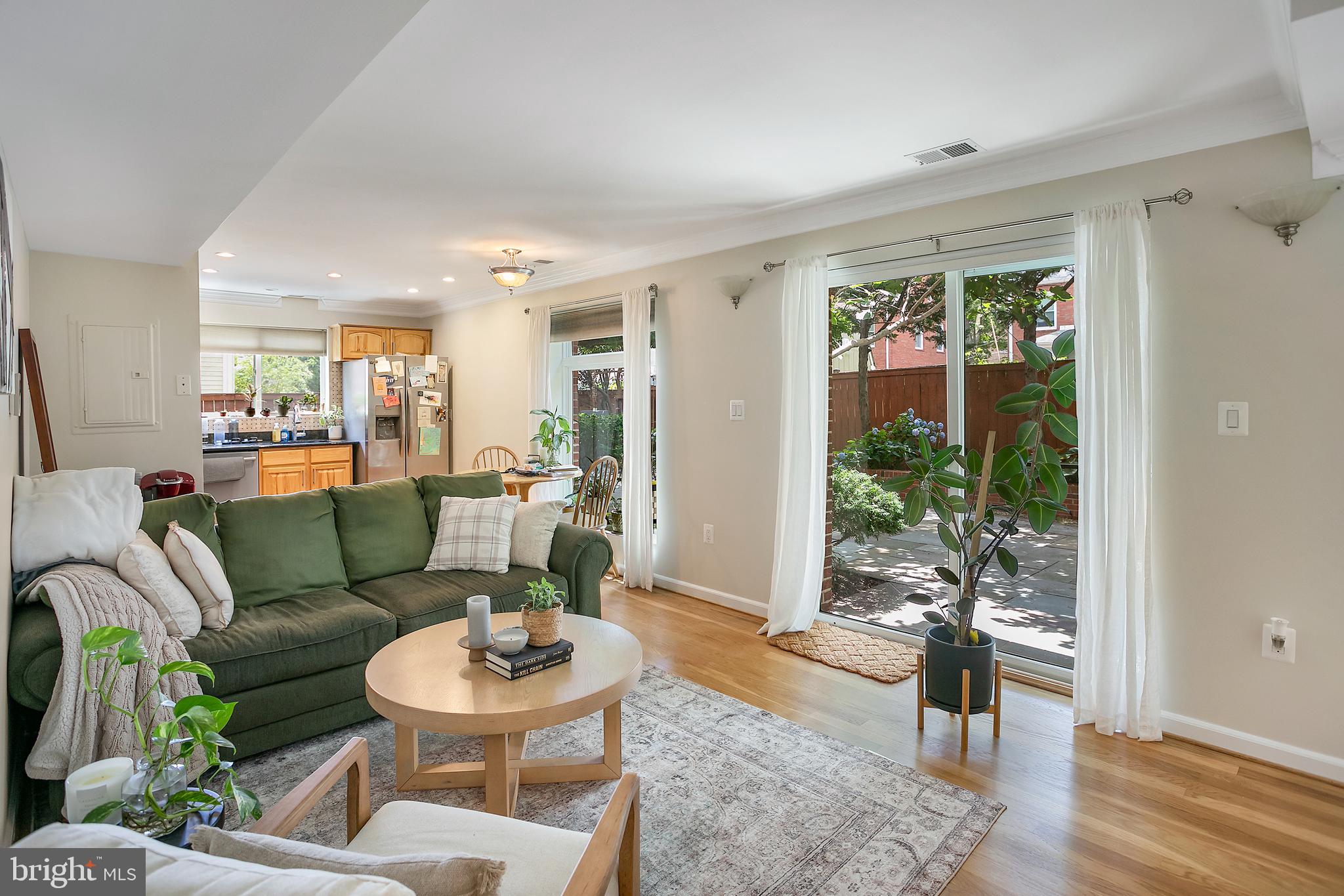416 VEITCH STREET S 102
