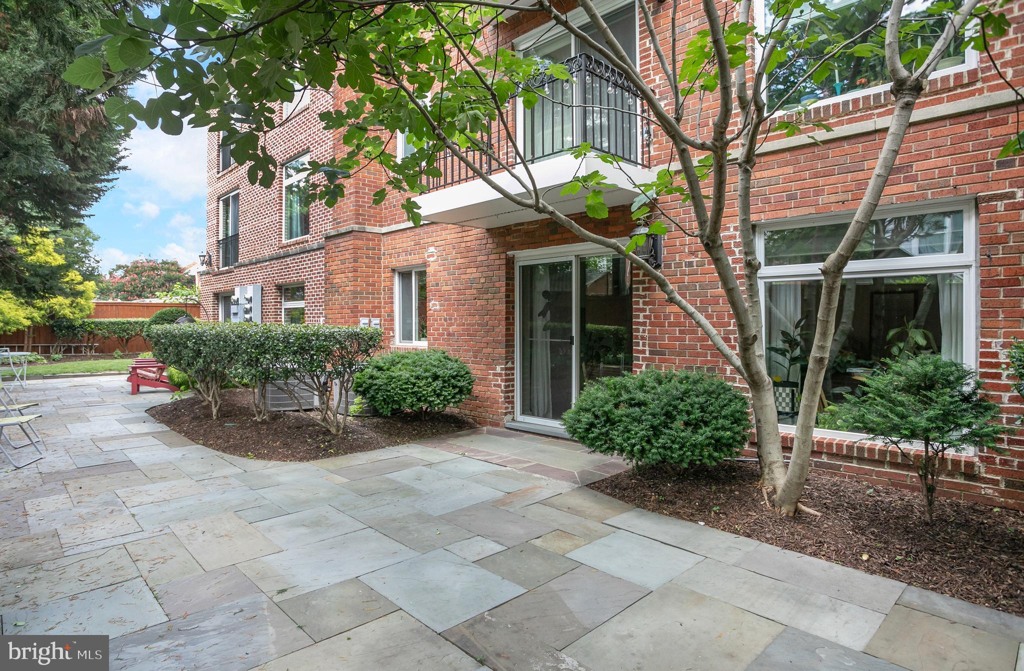 416 VEITCH STREET S 102