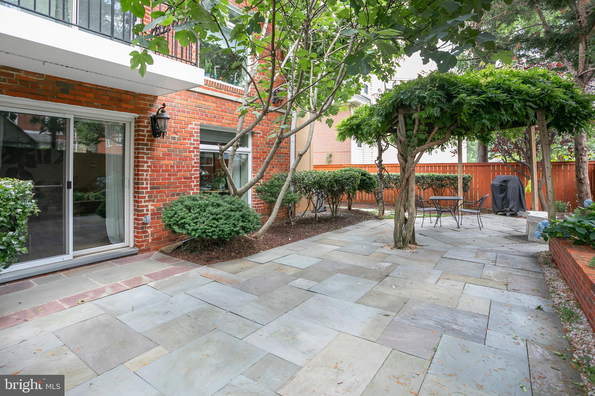416 VEITCH STREET S 102
