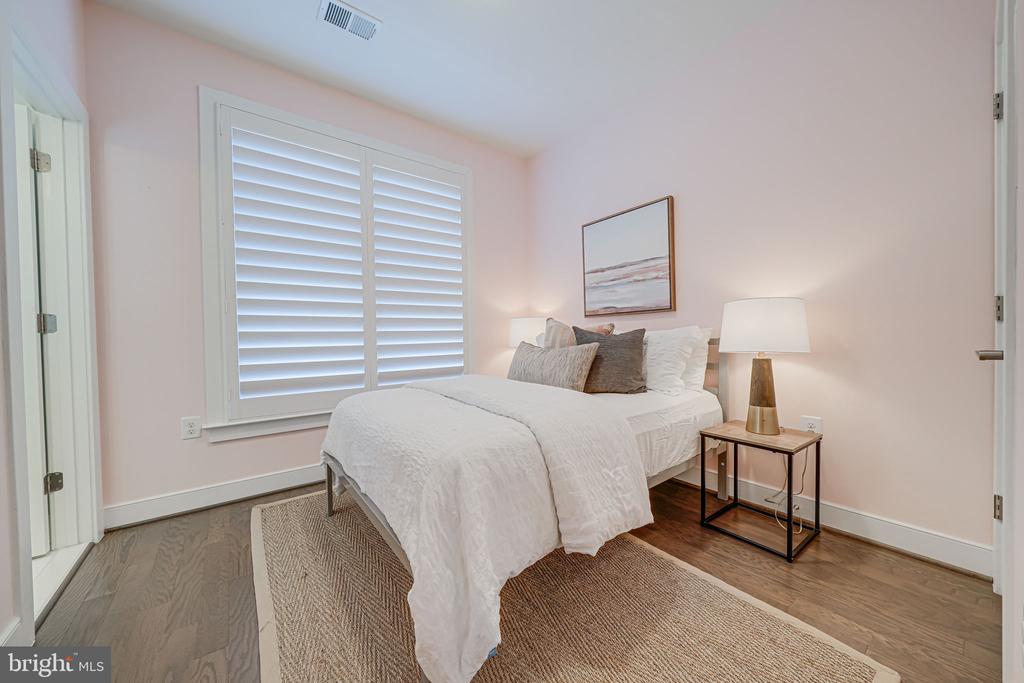 1309 VAN VALKENBURGH LANE