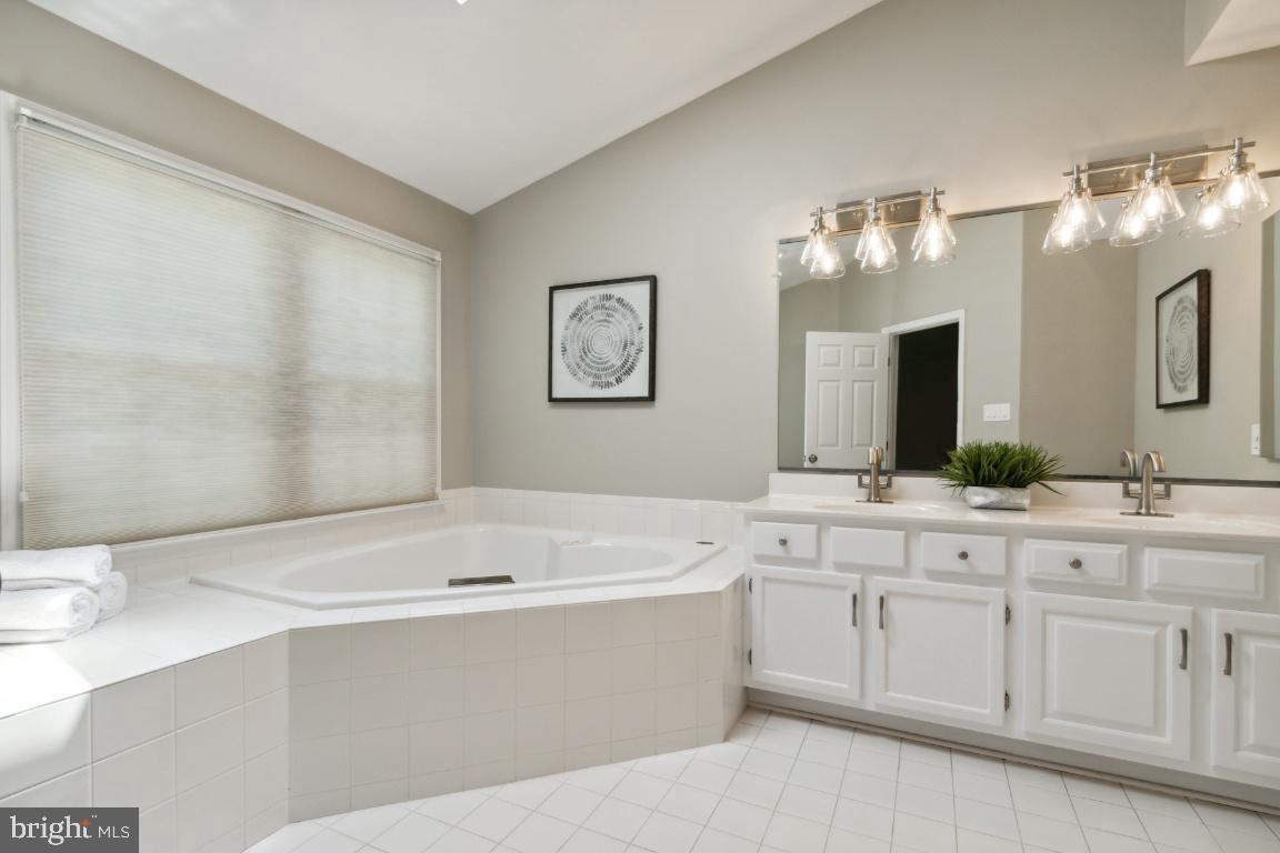 3903 BARCROFT MEWS COURT