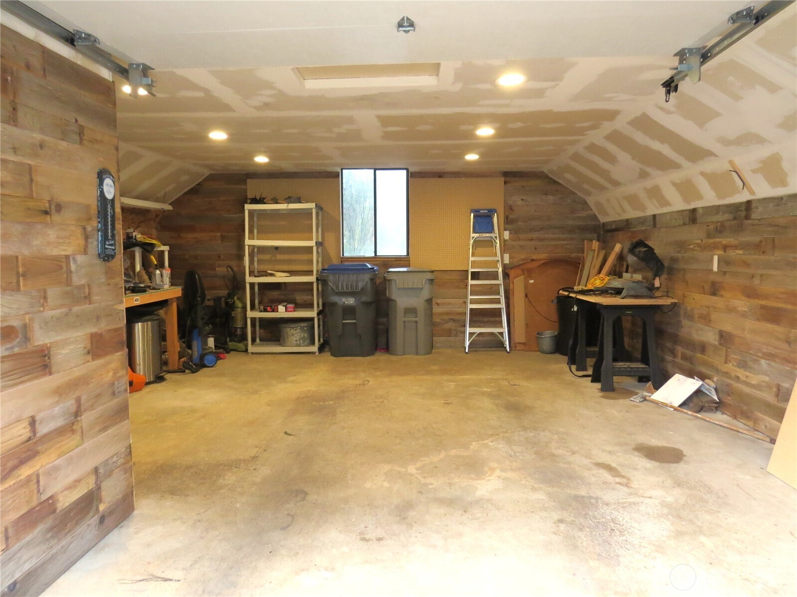 490 Dolphin Avenue NE