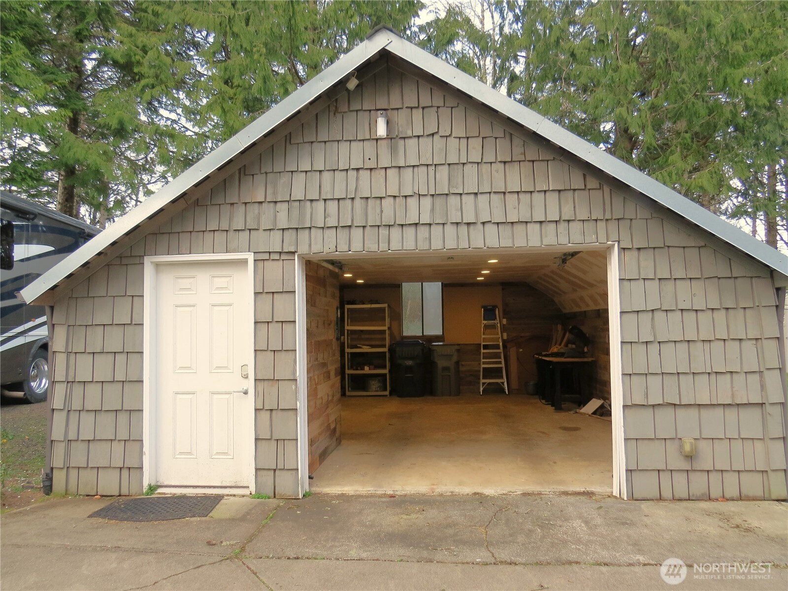 490 Dolphin Avenue NE