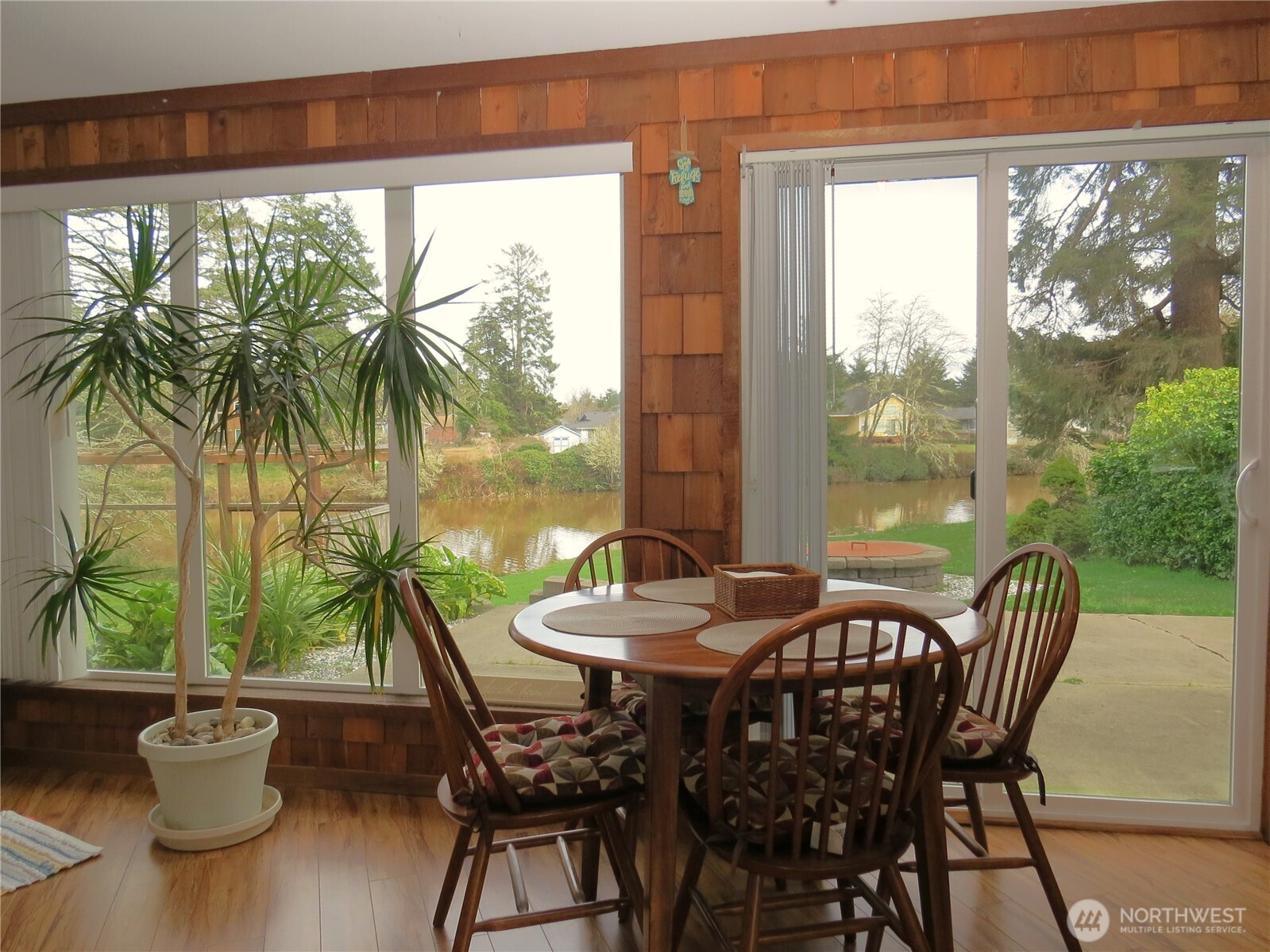 490 Dolphin Avenue NE