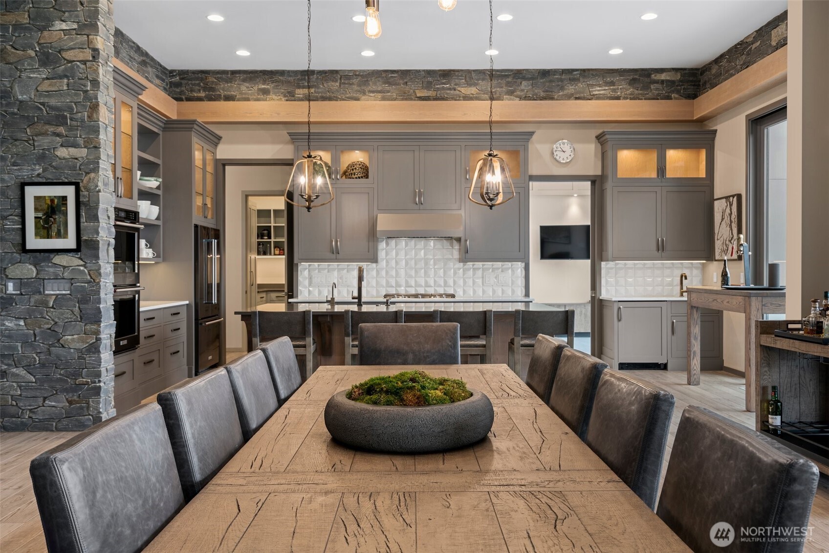 280 E Dawnview Drive