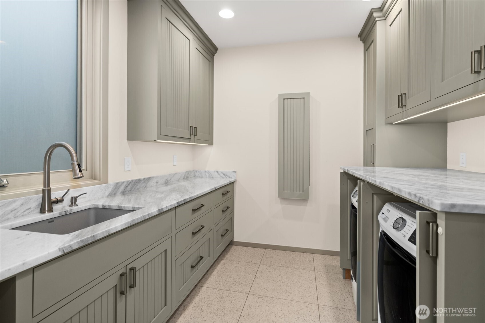 280 E Dawnview Drive