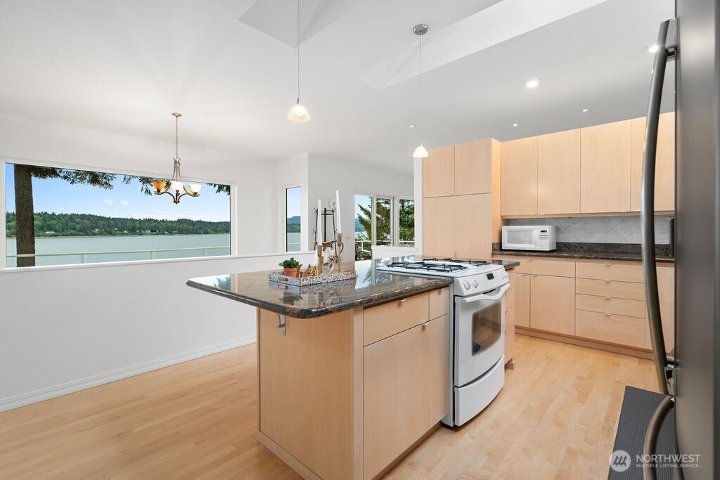 3236 Gravelly Beach Loop NW