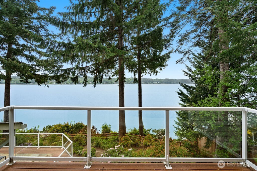 3236 Gravelly Beach Loop NW