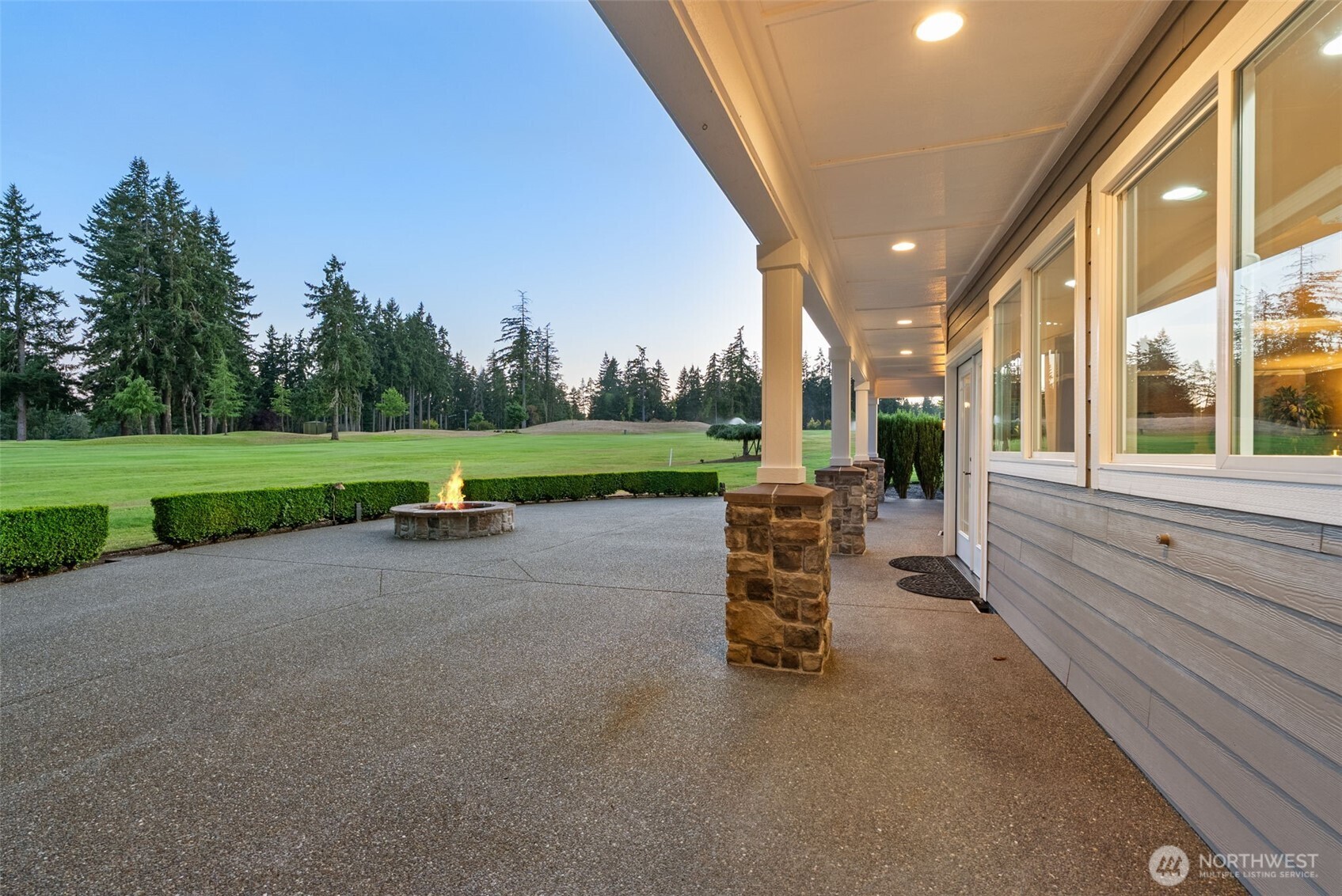 2609 Country Club Court NW