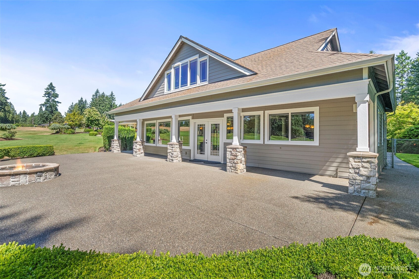 2609 Country Club Court NW