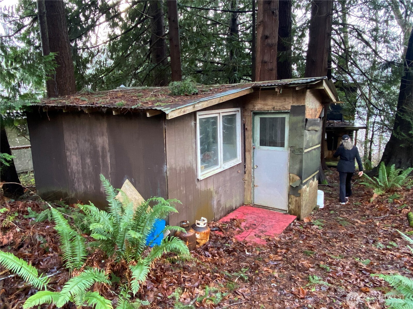 1925 Summit Lake Shore Road NW