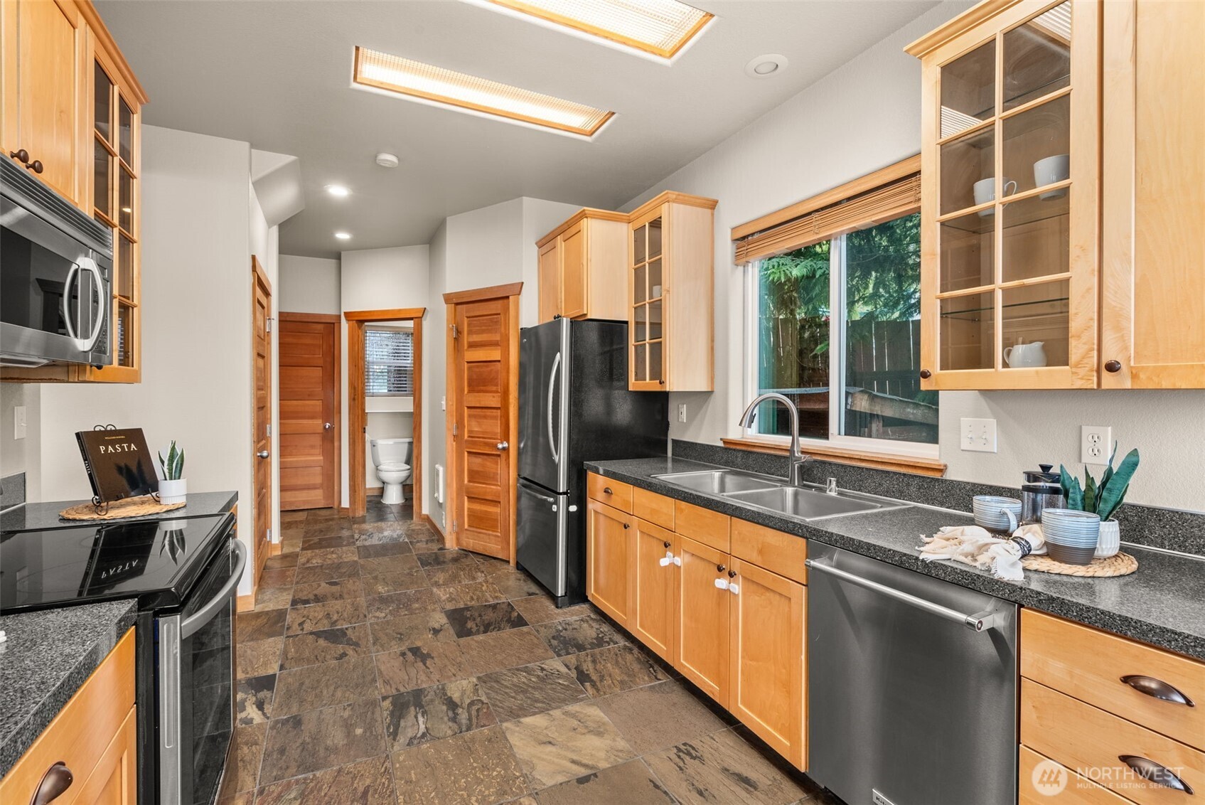 545 Summit Lake Shore Road NW