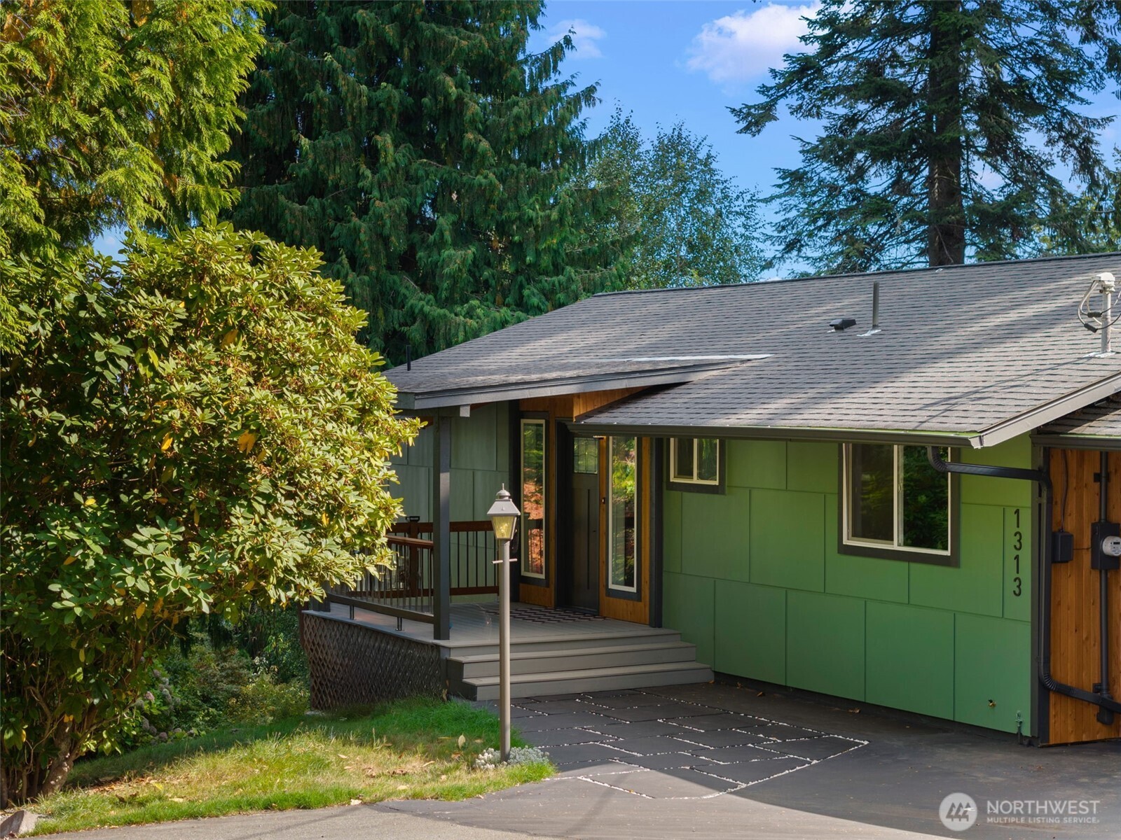 1313 Colchester Drive SE