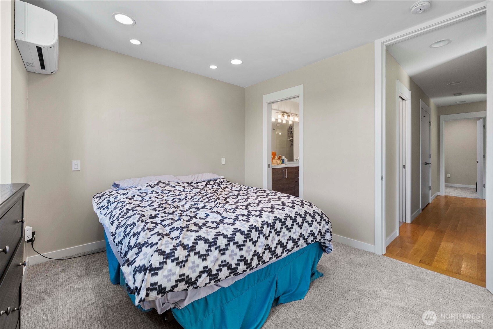 2833 3rd Avenue W
