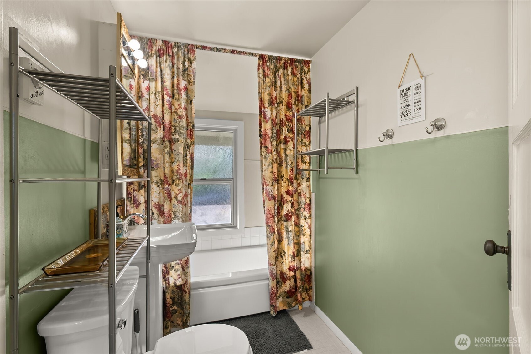 5208 Illahee Road NE