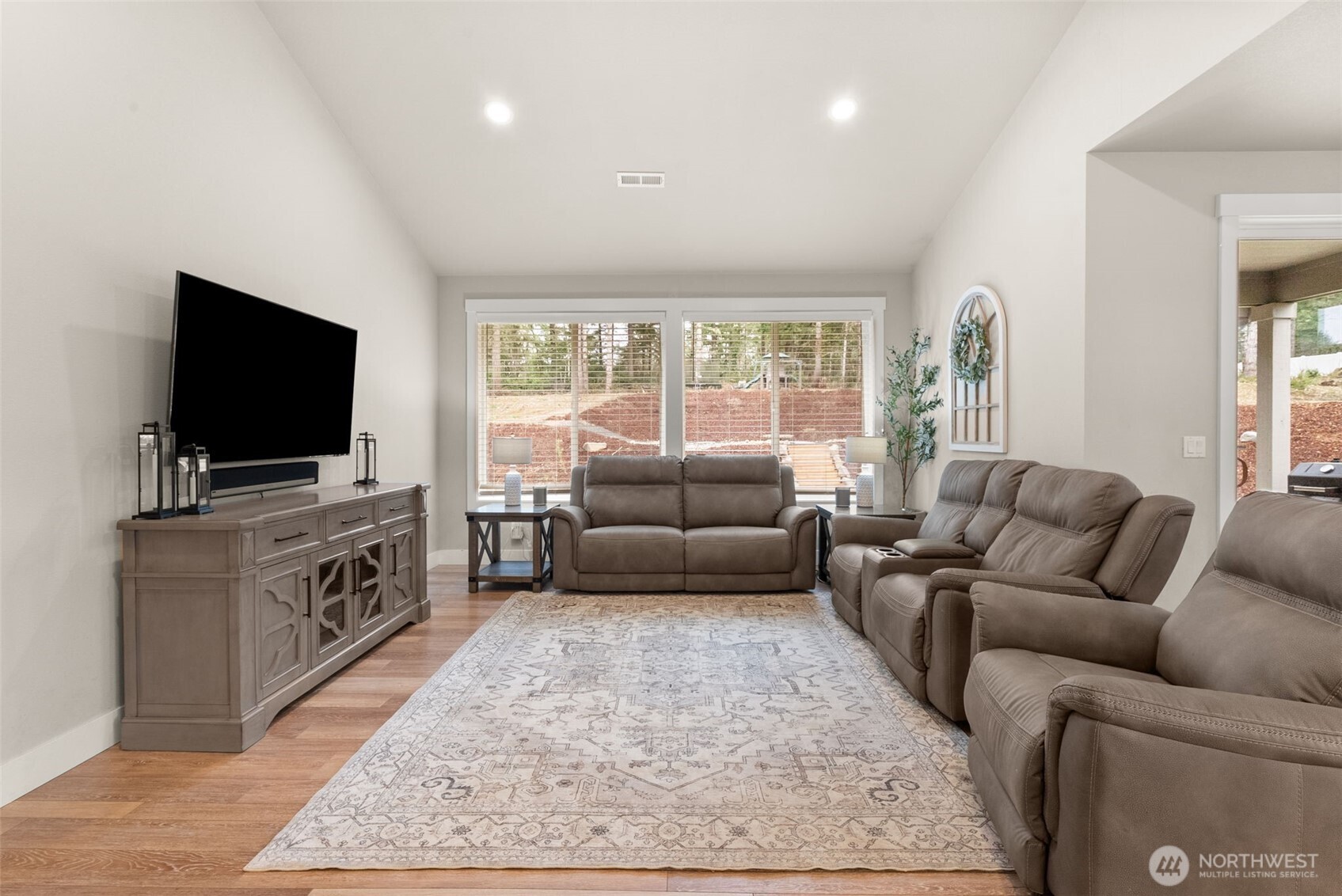 812 Tiedeman Road NW