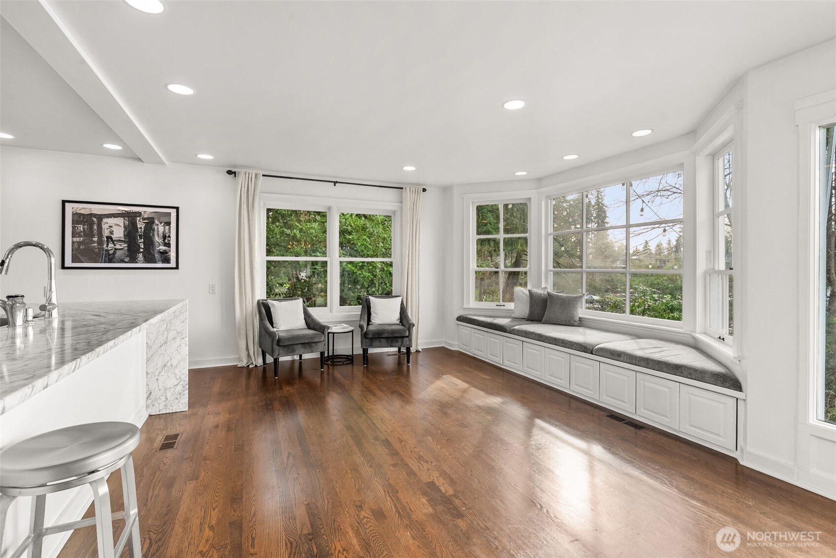 9144 Edgewater Drive SW