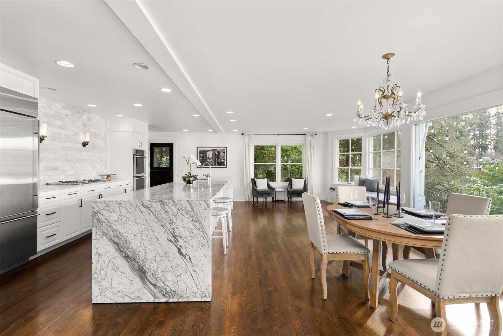 9144 Edgewater Drive SW