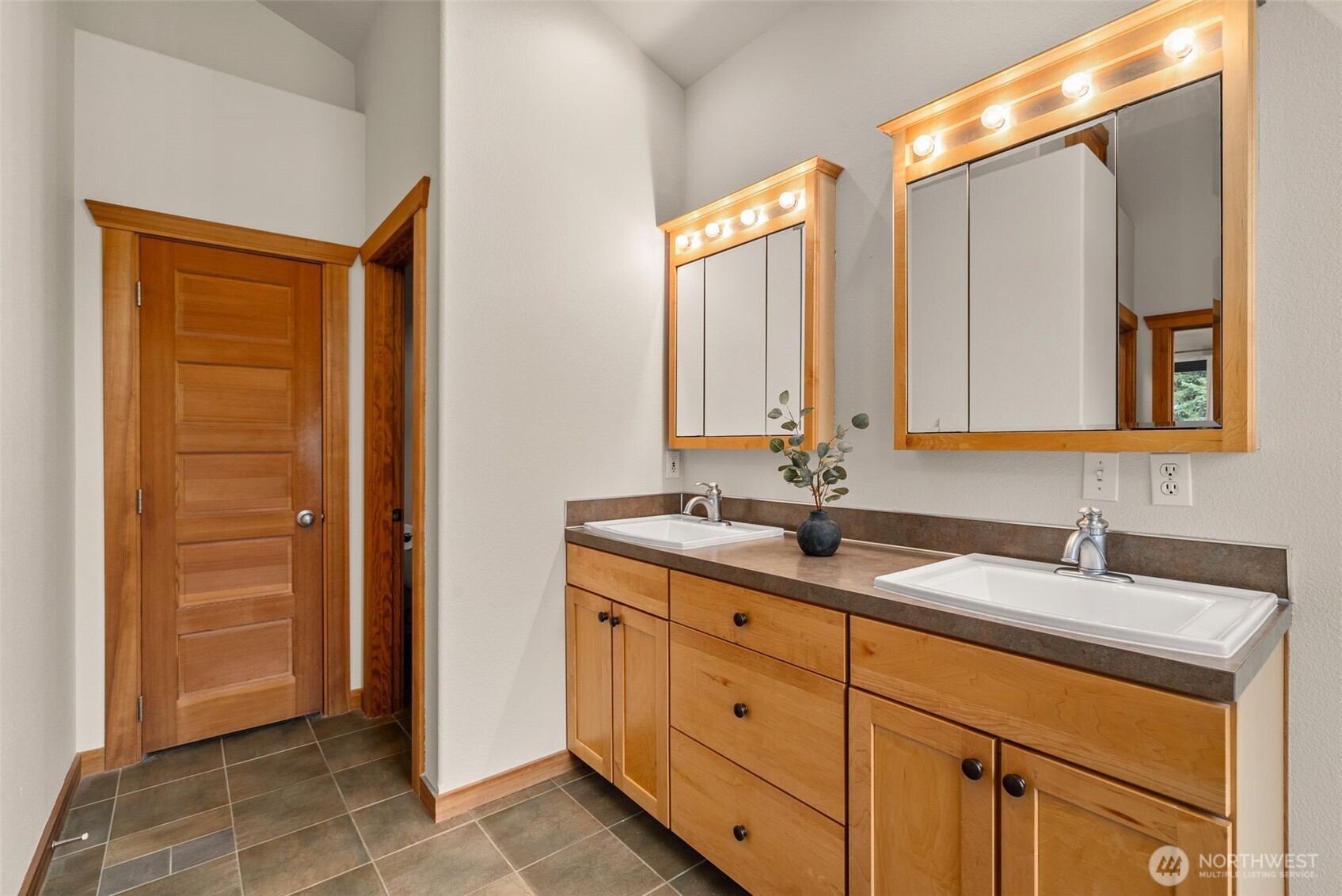 545 Summit Lake Shore Road NW