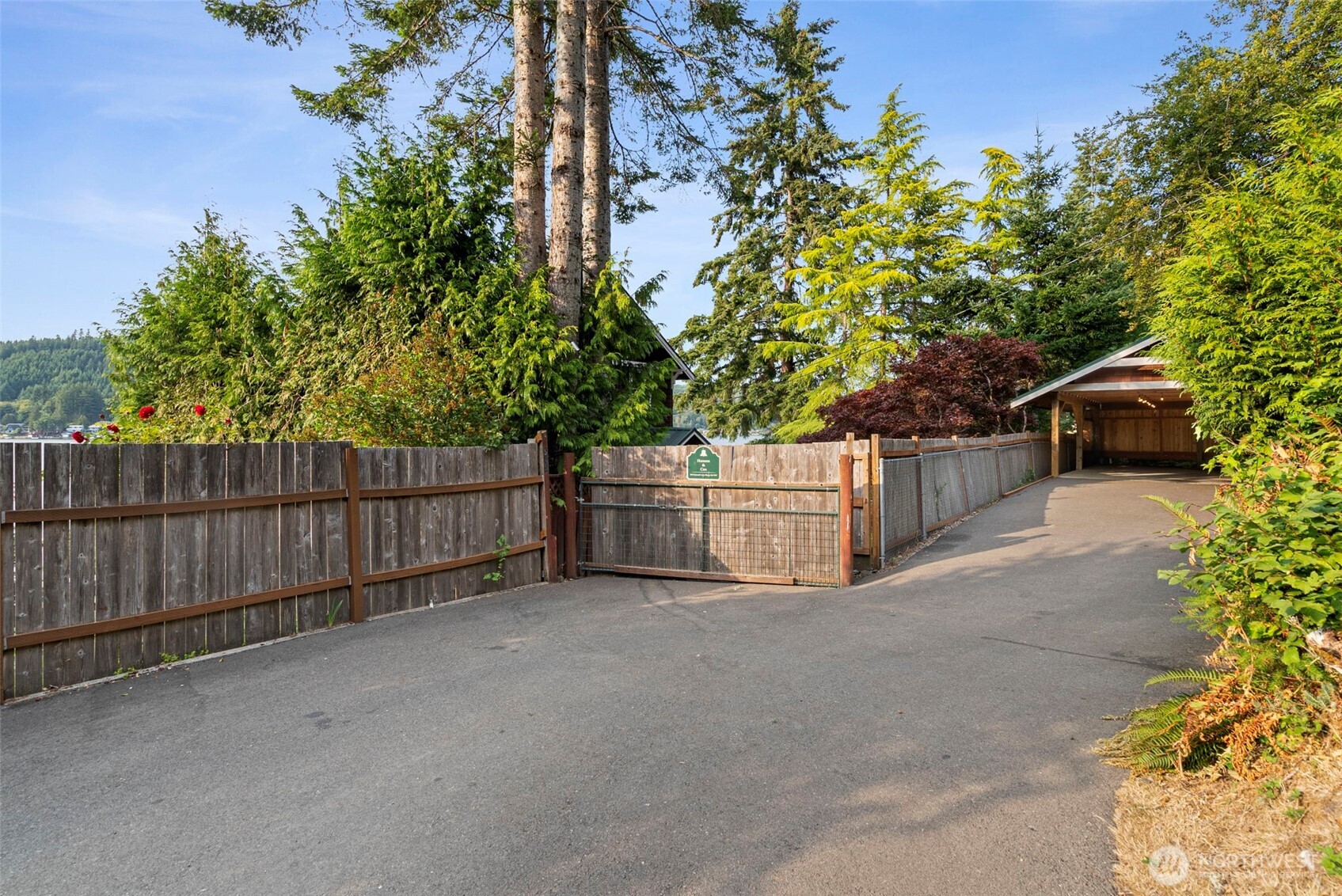 545 Summit Lake Shore Road NW