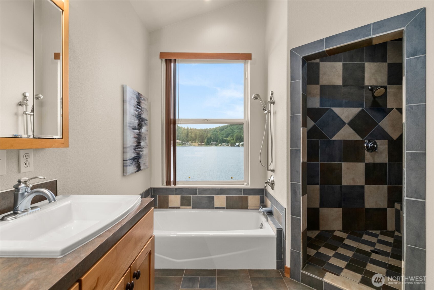 545 Summit Lake Shore Road NW