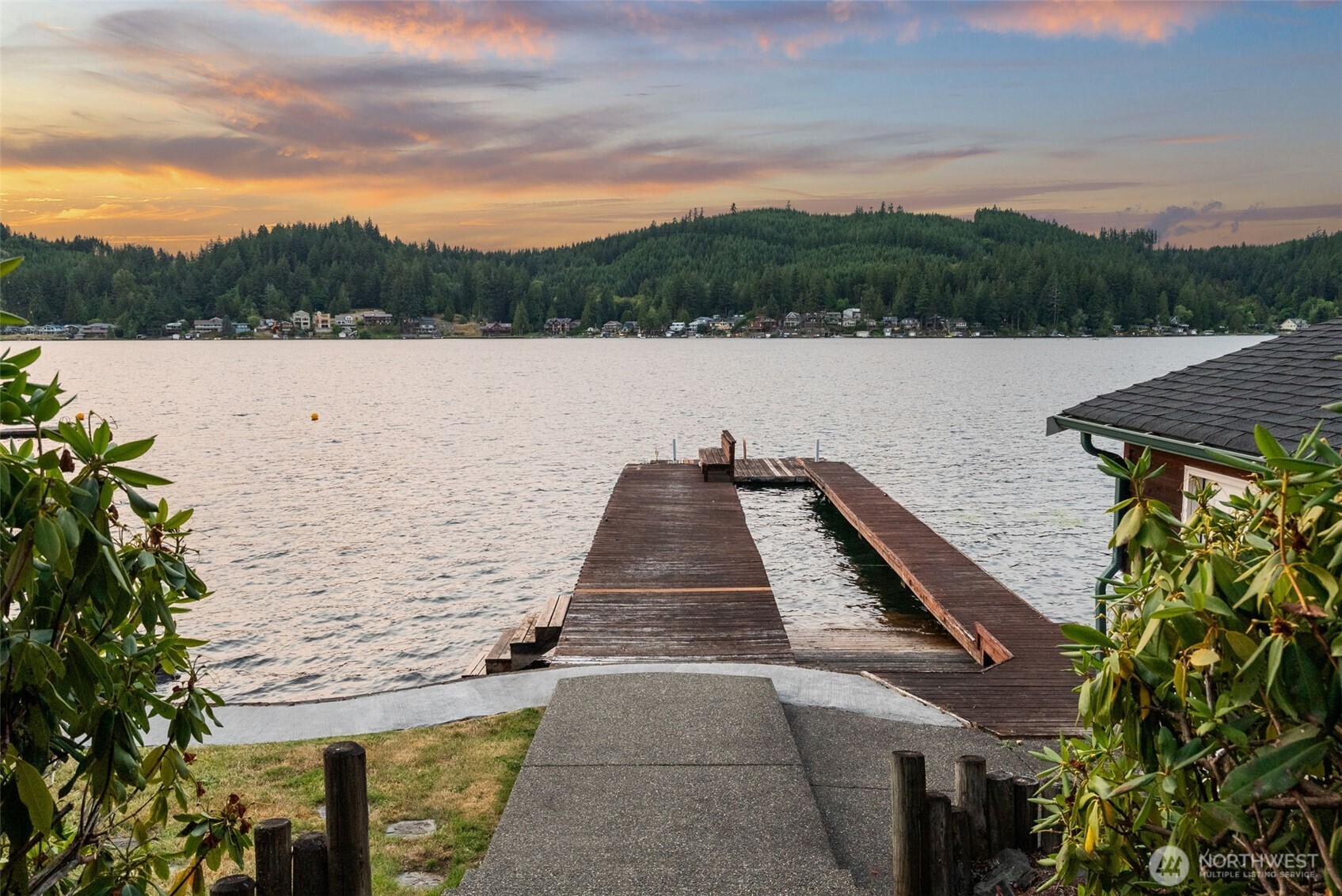 545 Summit Lake Shore Road NW