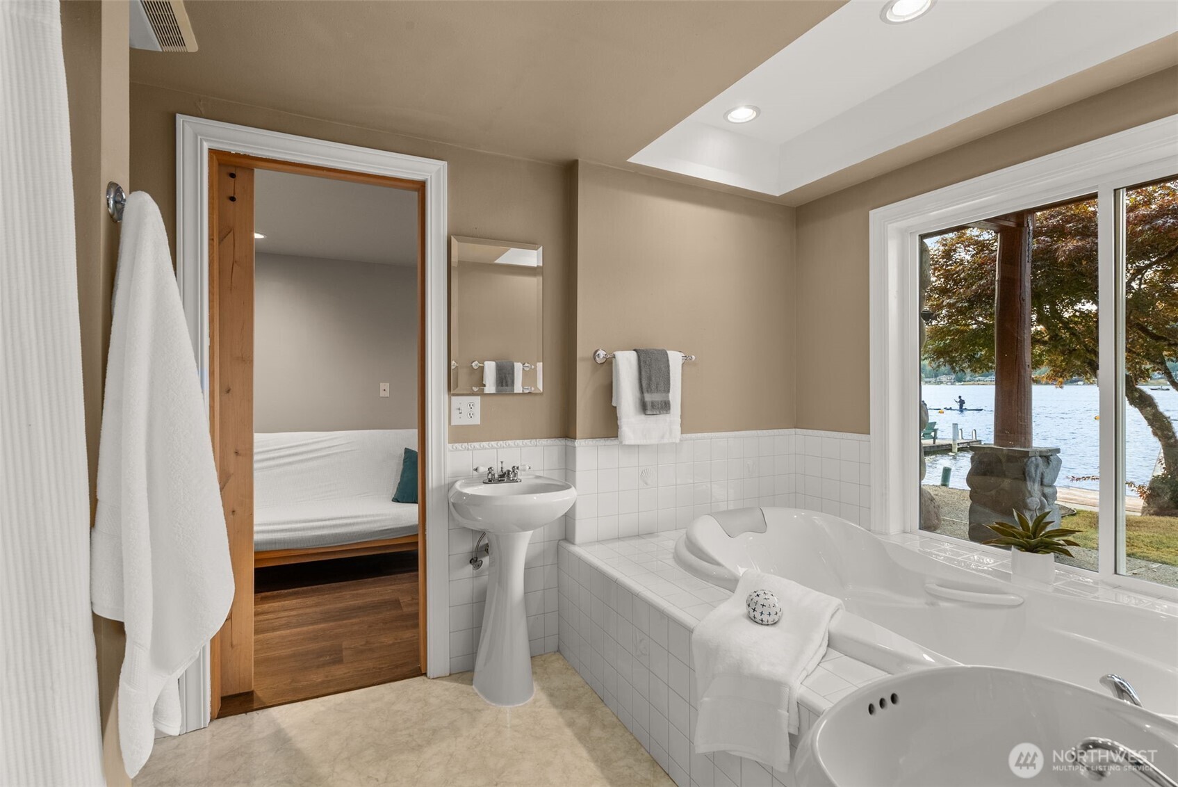 545 Summit Lake Shore Road NW